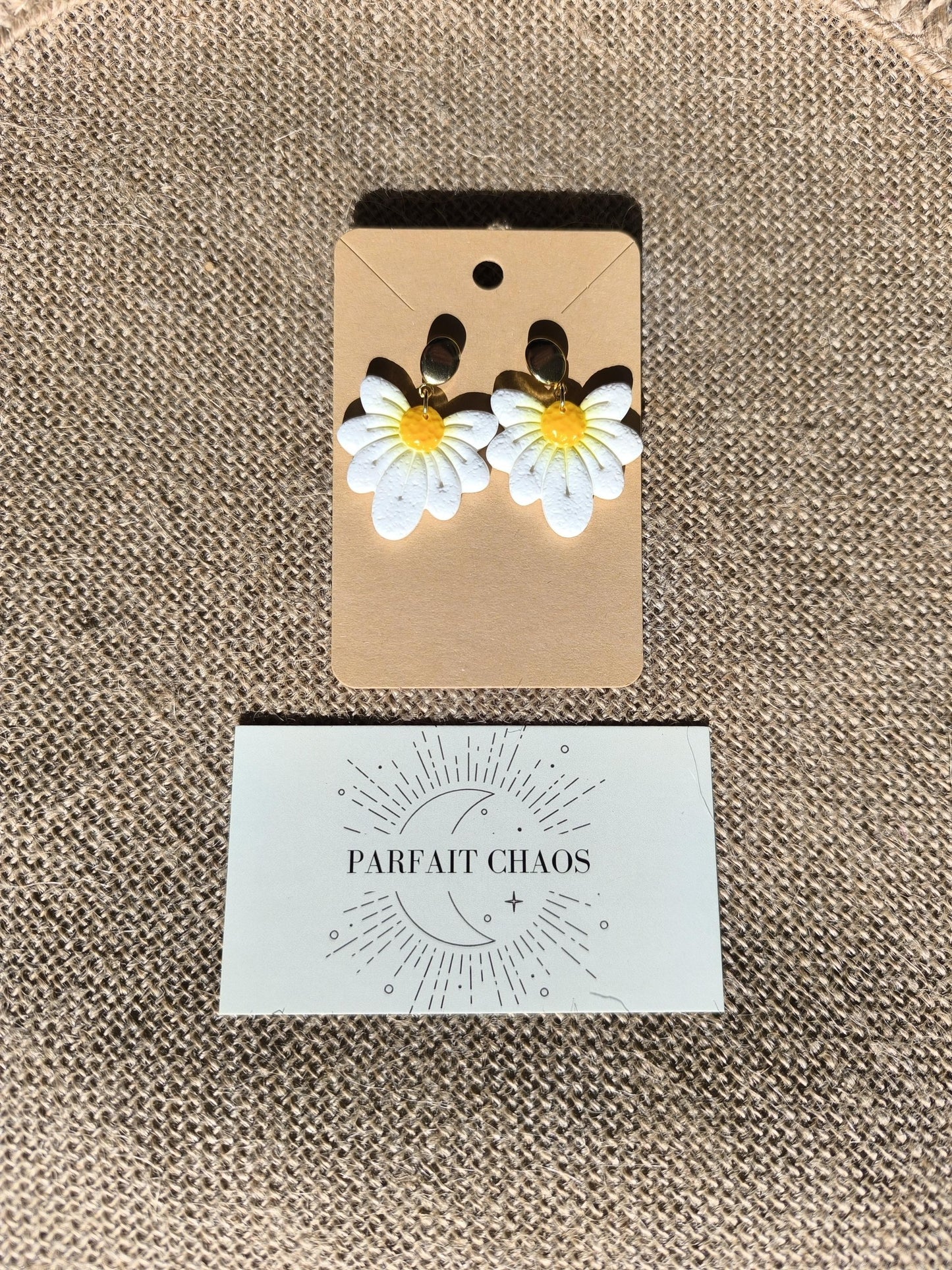 Boucles d'oreilles en argile polymère collection "Dans mon Jardin", modèles "Marguerite".