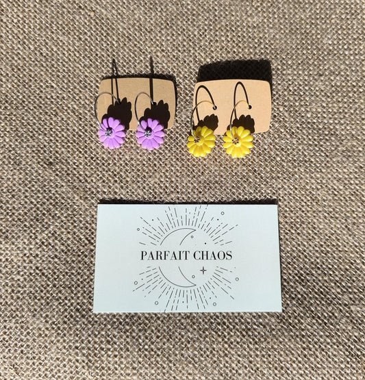 Boucles d'oreilles en argile polymère collection "Dans mon Jardin", modèle "Créoles fleuries".