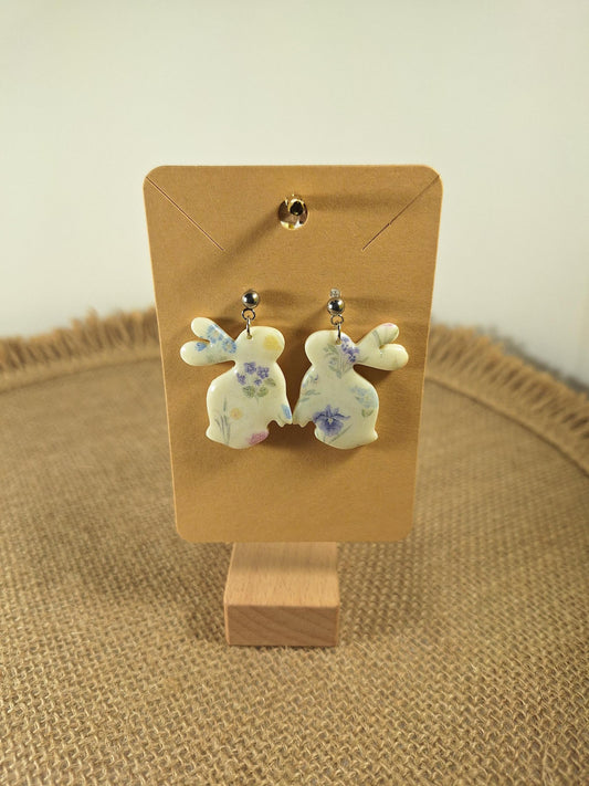 Boucles d'oreilles en argile polymère collection "Rêverie", modèle "Lapins fleuris".