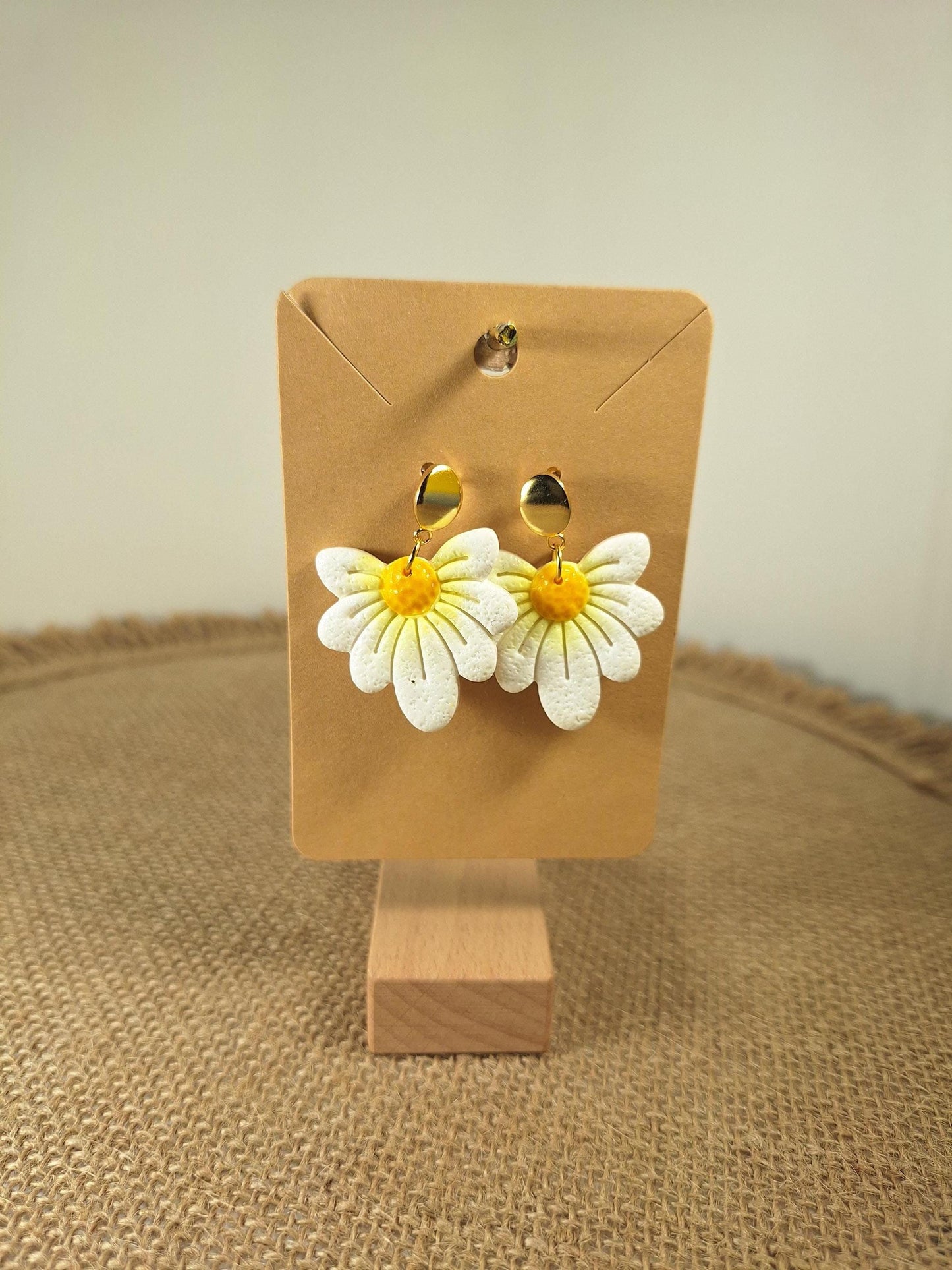 Boucles d'oreilles en argile polymère collection "Dans mon Jardin", modèles "Marguerite".