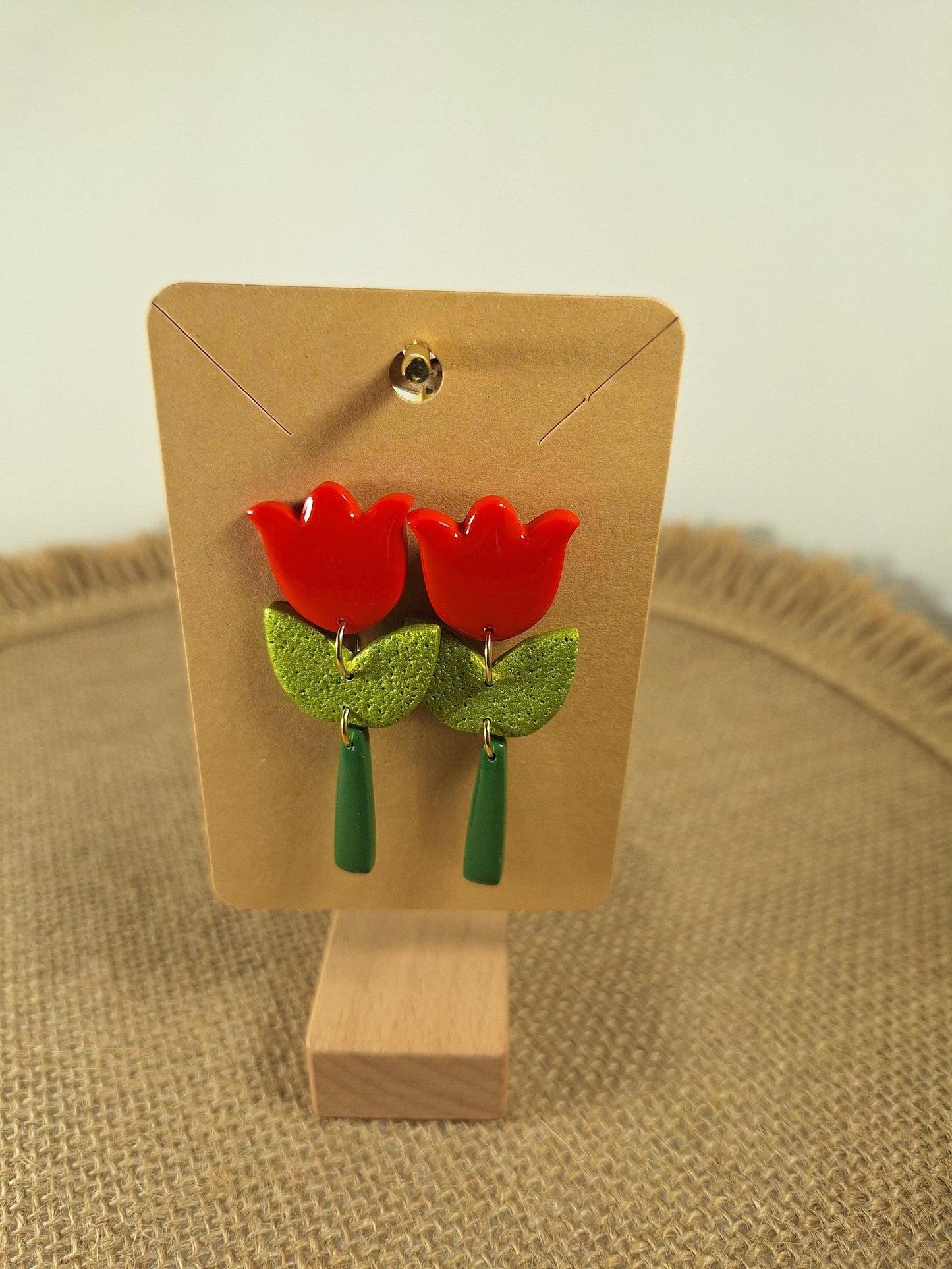 Boucles d'oreilles en argile polymère collection "Dans mon Jardin", modèle "Tulipe".