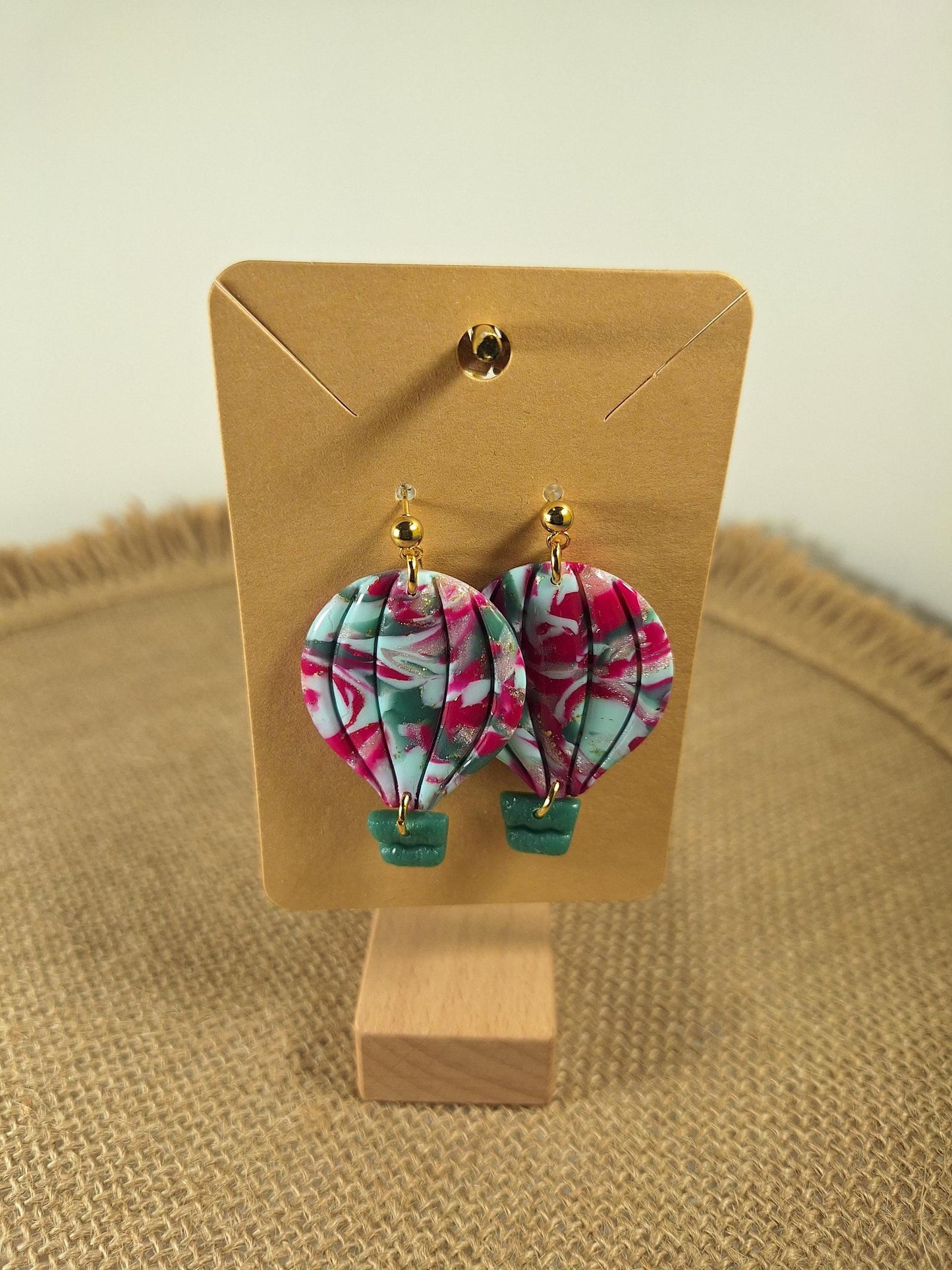 Boucles d'oreilles en argile polymère collection "Rêverie", modèle "Montgolfières".
