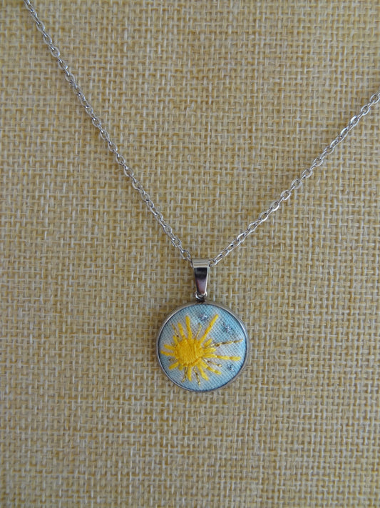 Collier brodé à la main, broderie moderne, Soleil