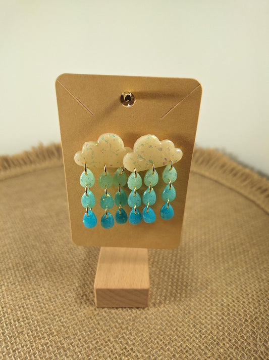 Boucles d'oreilles en argile polymère collection "Rêverie", modèle "Nuage enchanté".