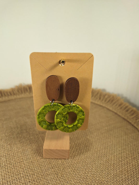Boucles d'oreilles en argile polymère collection "Dans mon Jardin", modèle "Patricia".