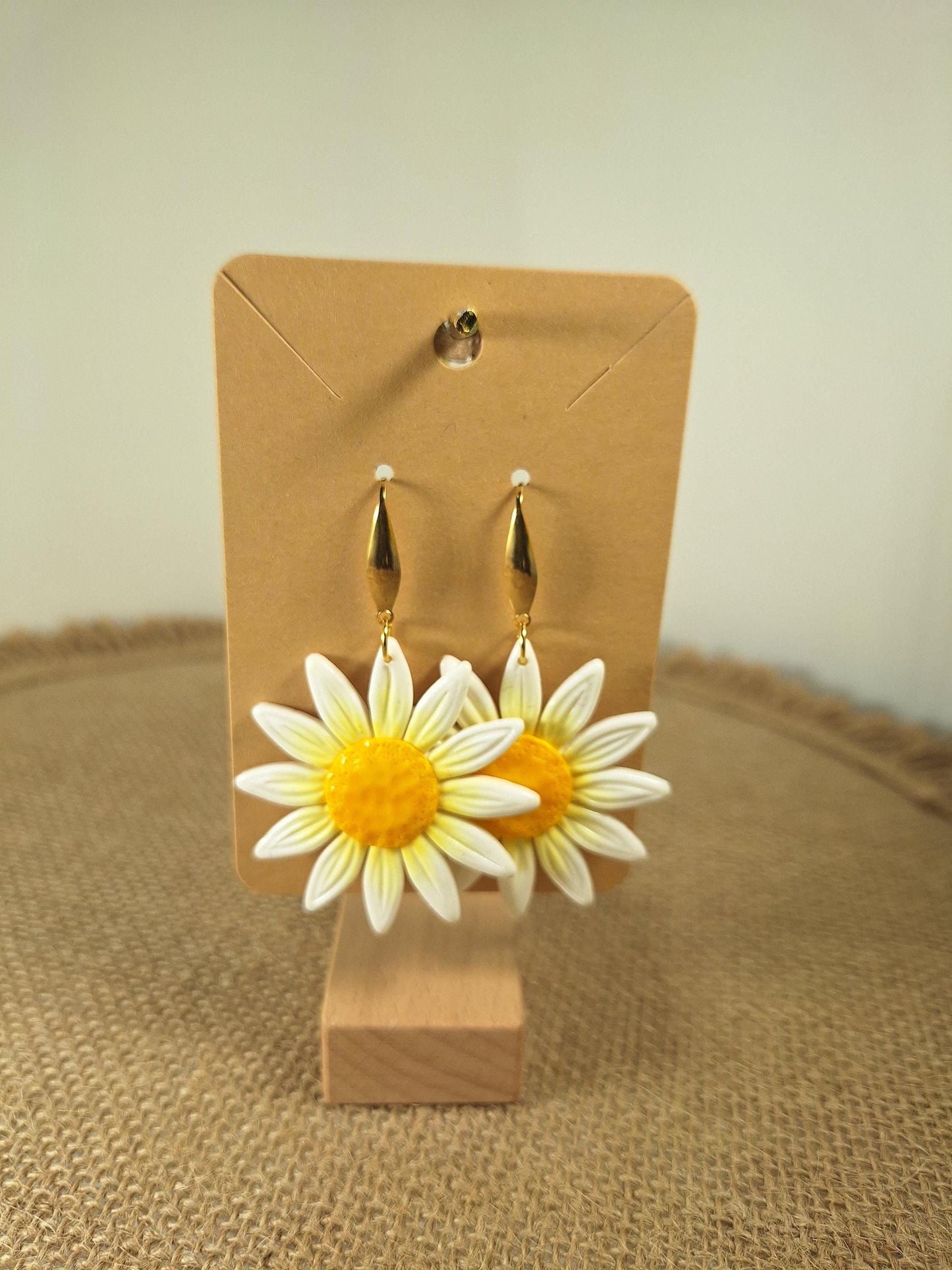 Boucles d'oreilles en argile polymère collection "Dans mon Jardin", modèles "Marguerite".