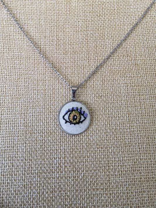 Collier brodé à la main, broderie moderne, Œil vert marron