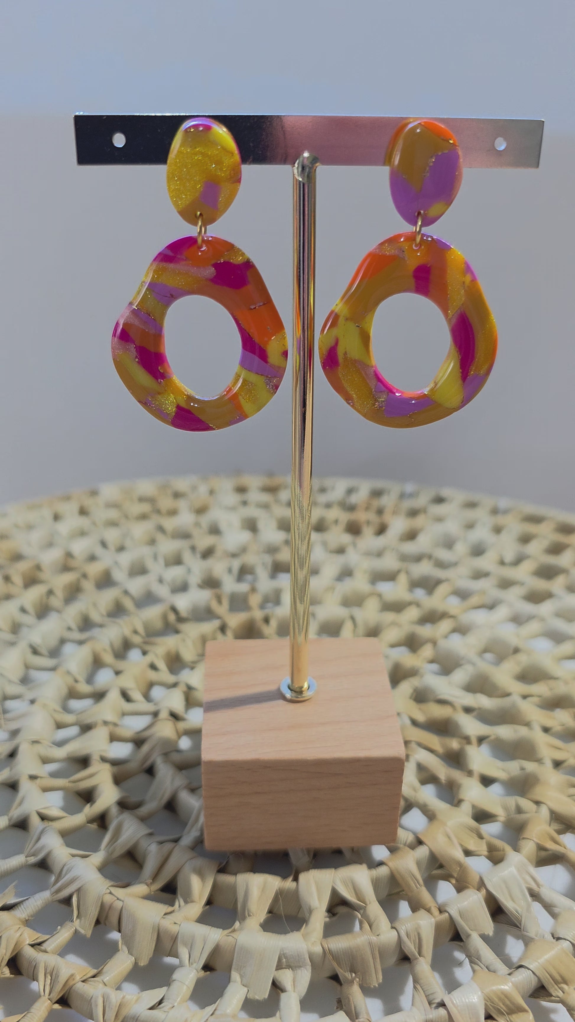 Video boucles d'oreilles Ondine, teinte "Sunset" en argile polymère, collection Sol, été 25