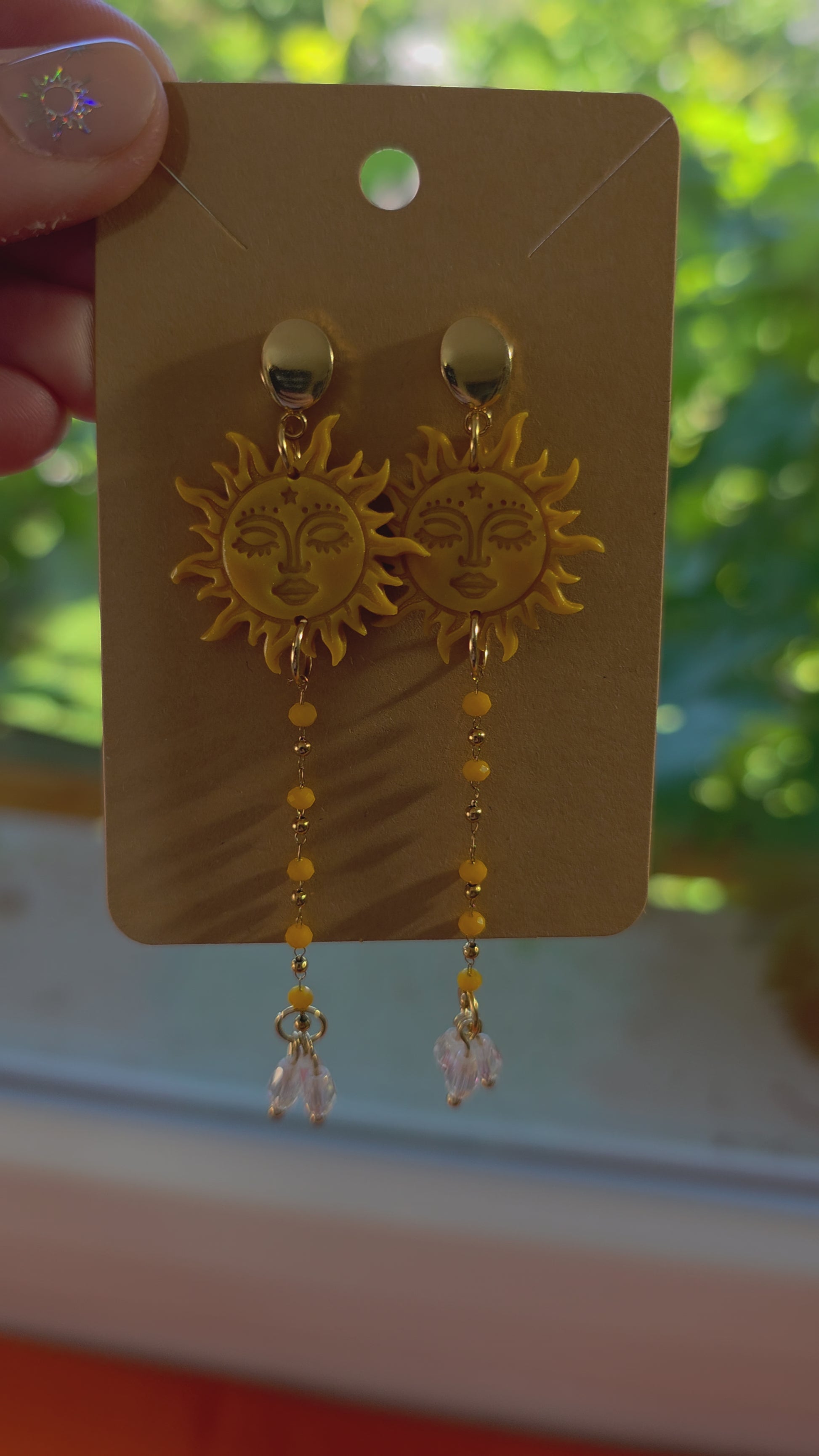 Video boucles d'oreilles puces en argile polymère “Héliade” - collection Sol - été 2025