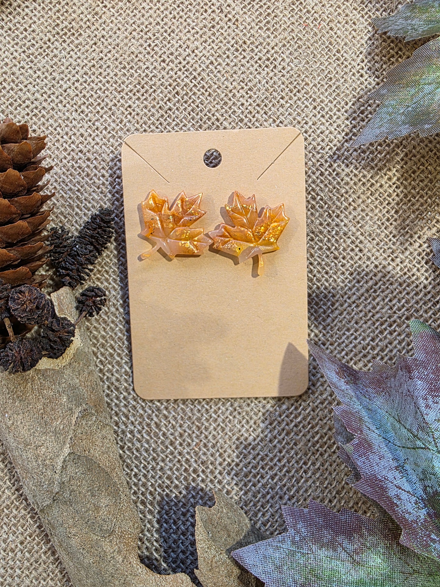 Boucles d'oreilles en argile polymère collection MAGIE DES BOIS modèle "Feuille d'Or" - collection automne