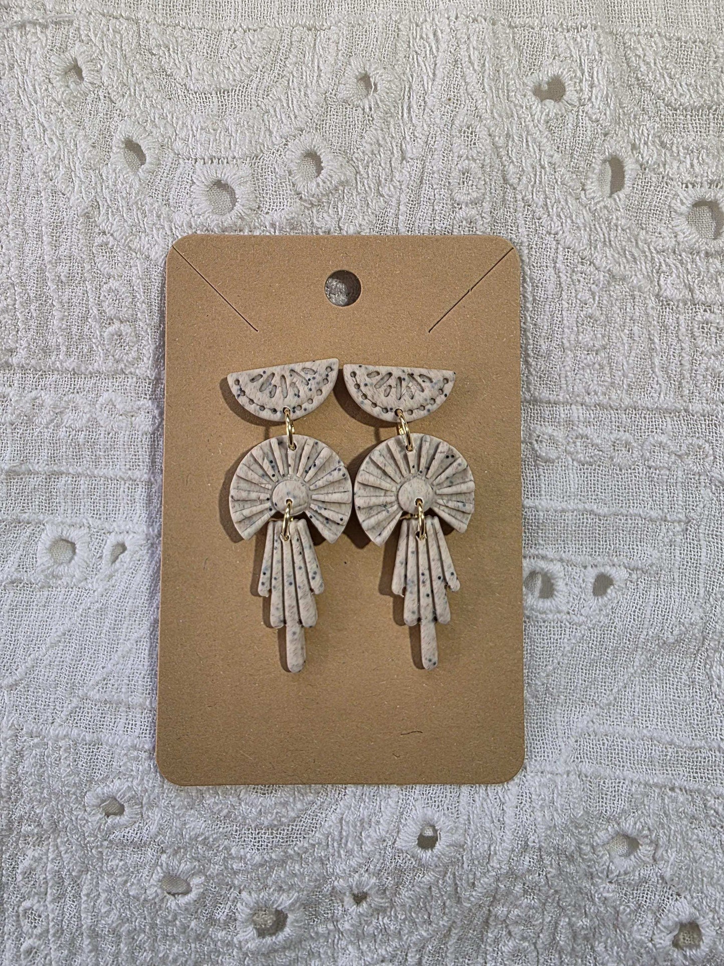 Boucles d'oreilles "Dakota" en argile polymère, collection "Bohemian Summer", été 25