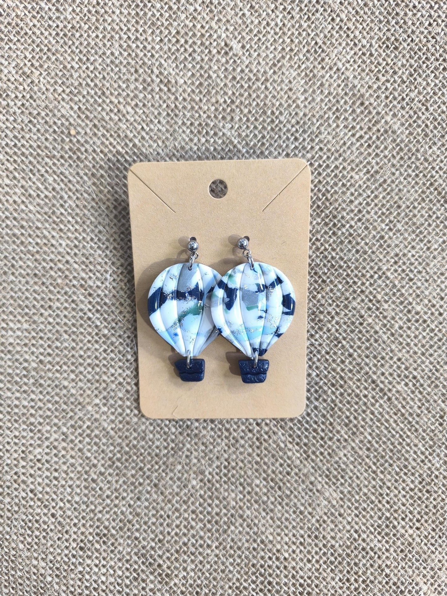 Boucles d'oreilles en argile polymère collection "Rêverie", modèle "Montgolfières".
