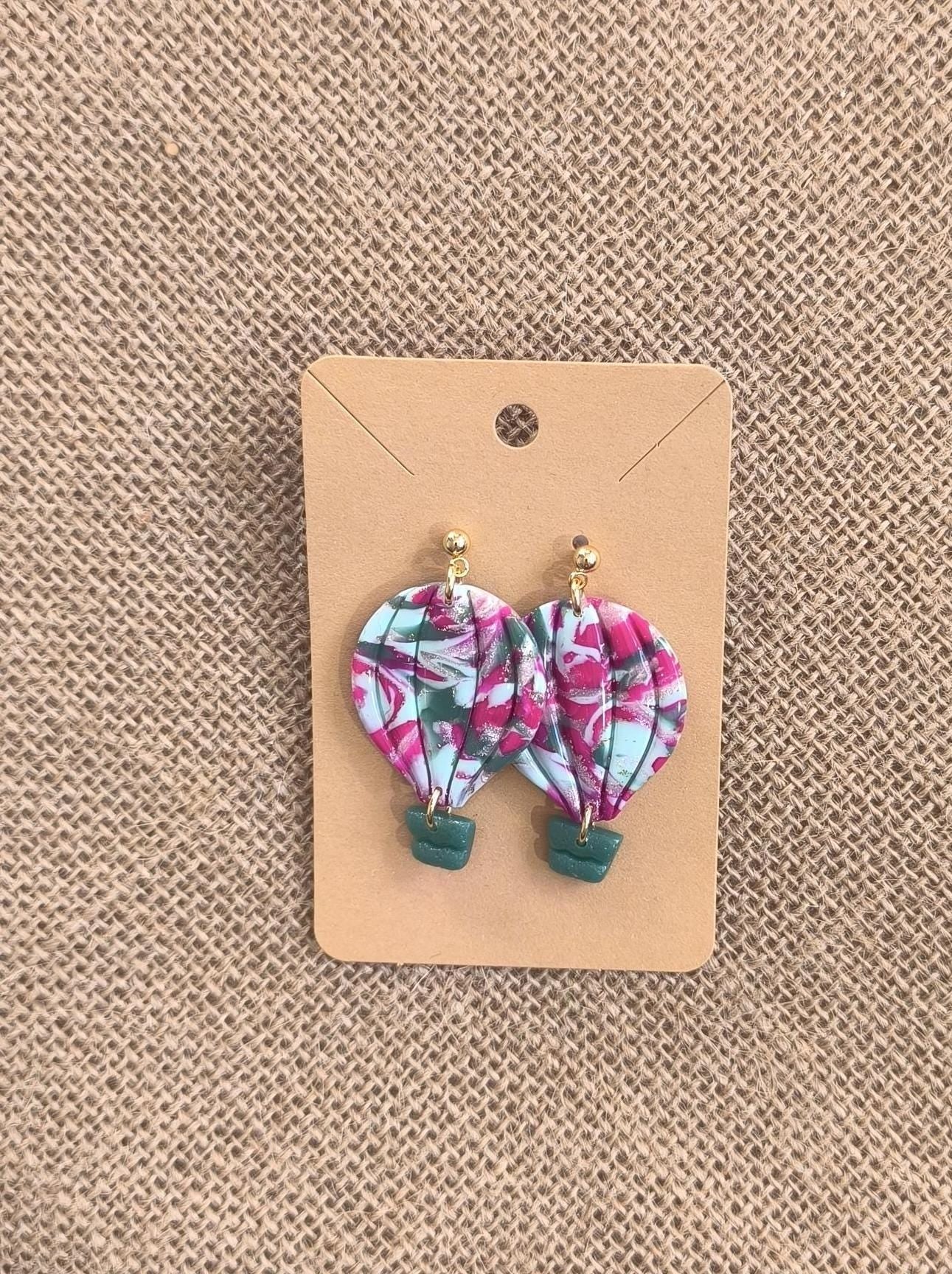 Boucles d'oreilles en argile polymère collection "Rêverie", modèle "Montgolfières".