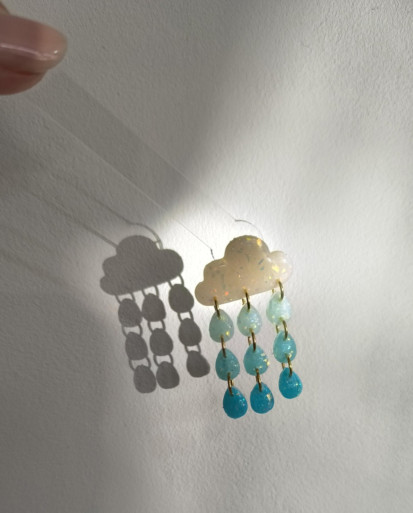 Boucles d'oreilles en argile polymère collection "Rêverie", modèle "Nuage enchanté".