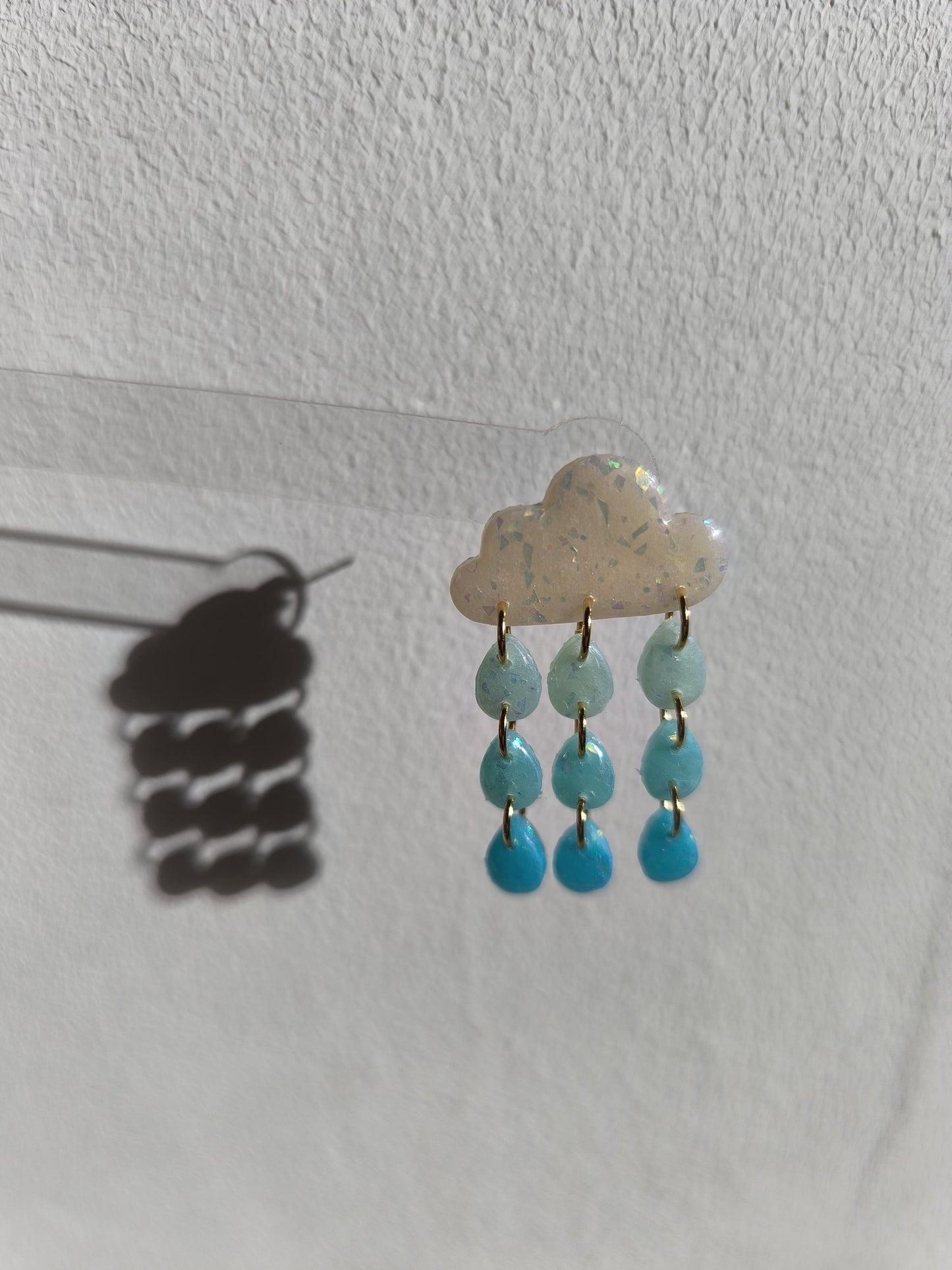 Boucles d'oreilles en argile polymère collection "Rêverie", modèle "Nuage enchanté".