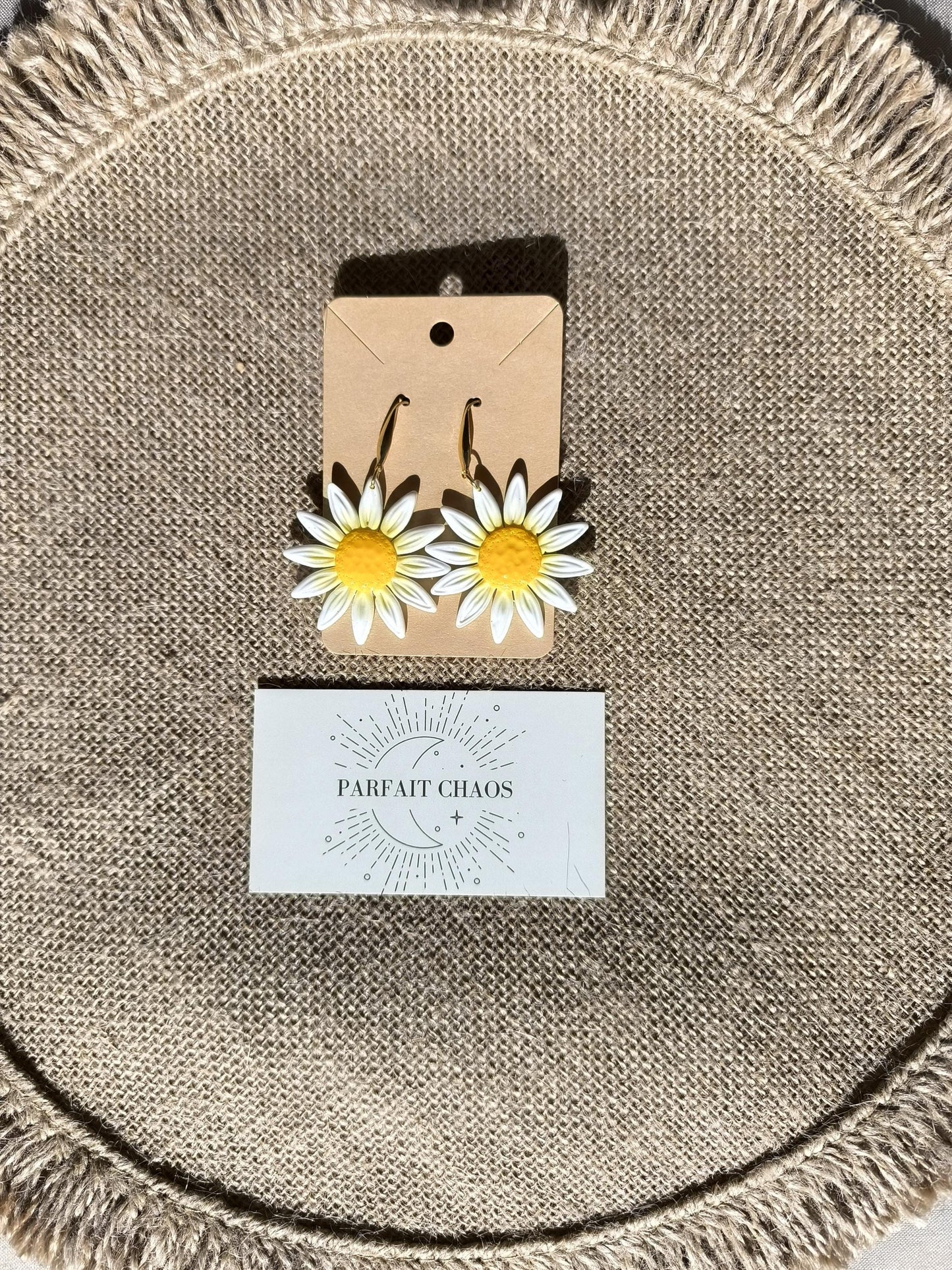 Boucles d'oreilles en argile polymère collection "Dans mon Jardin", modèles "Marguerite".