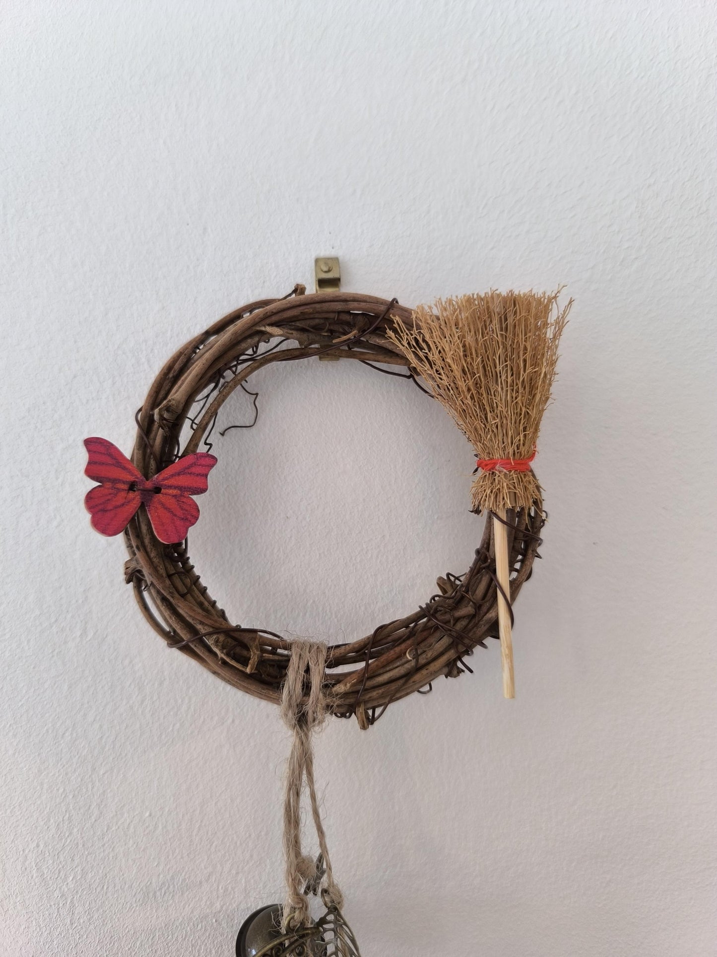Cloche de sorcière décorative papillon rouge diamètre 10 cm