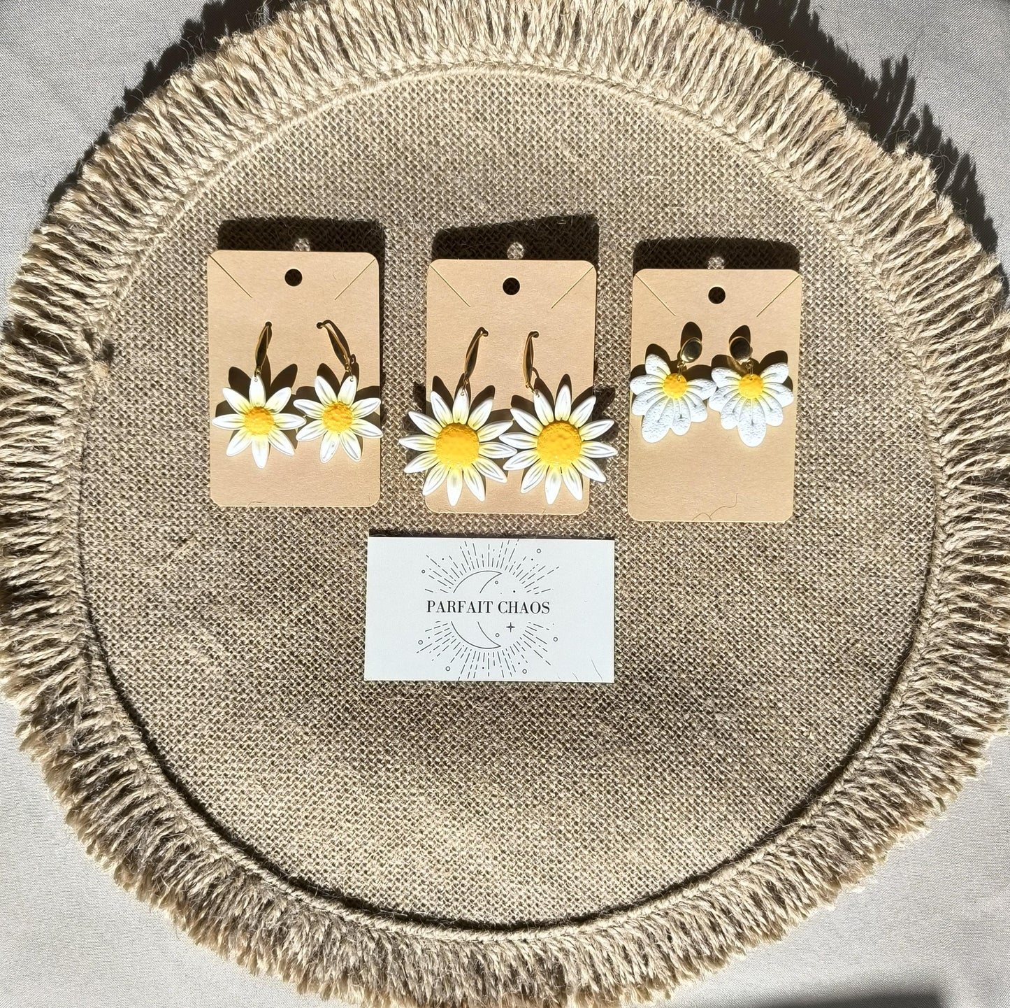 Boucles d'oreilles en argile polymère collection "Dans mon Jardin", modèles "Marguerite".