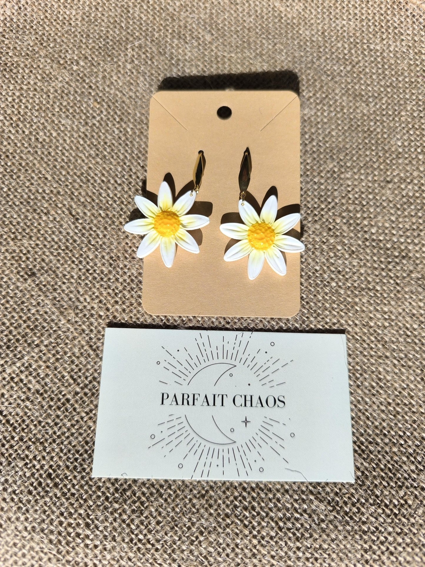 Boucles d'oreilles en argile polymère collection "Dans mon Jardin", modèles "Marguerite".