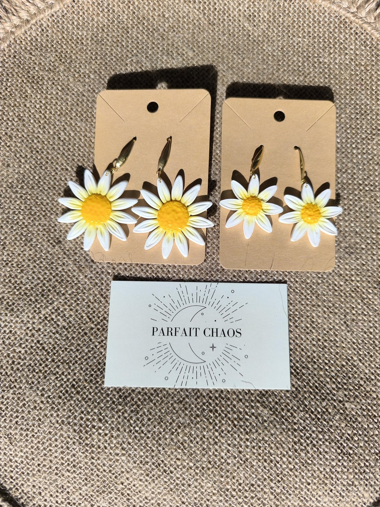 Boucles d'oreilles en argile polymère collection "Dans mon Jardin", modèles "Marguerite".