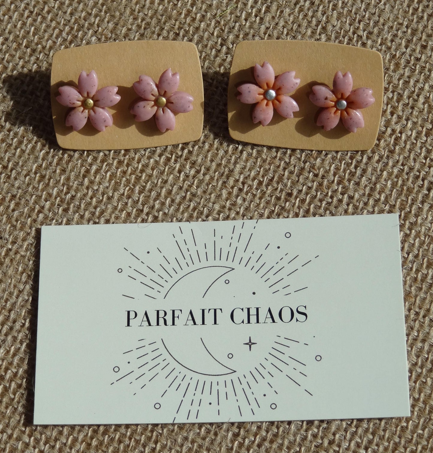 Boucles d'oreilles en argile polymère collection "Dans mon Jardin", modèle "Fleur de cerisier".