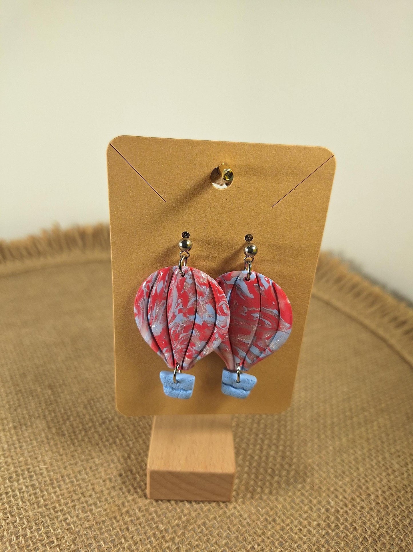 Boucles d'oreilles en argile polymère collection "Rêverie", modèle "Montgolfières".