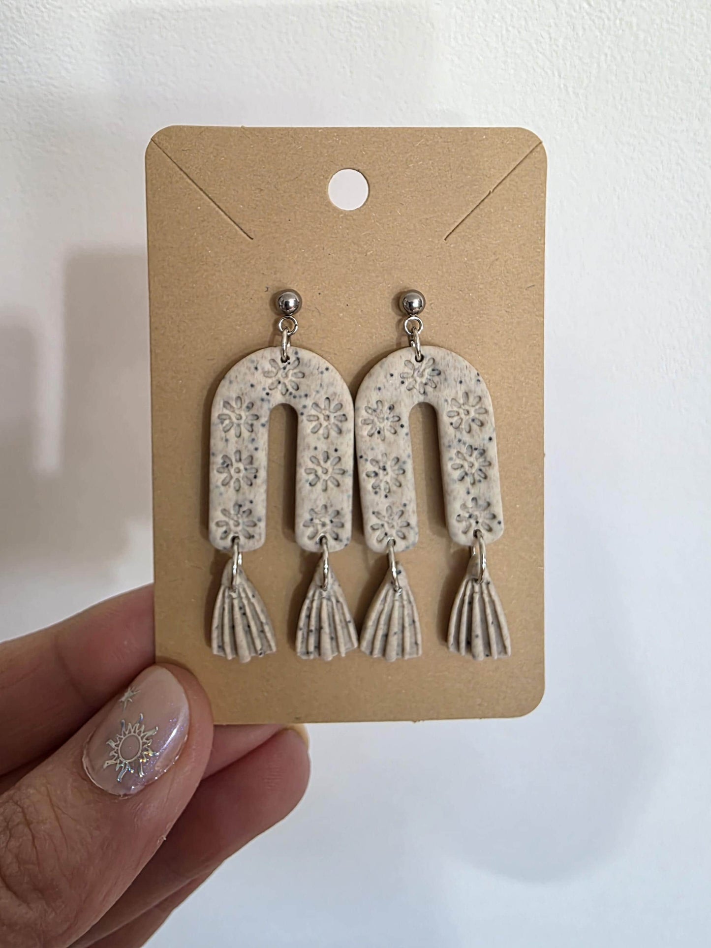 Boucles d'oreilles "Porte du soleil" en argile polymère, collection "Bohemian Summer", été 2025