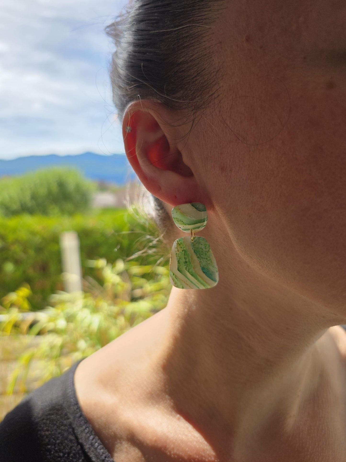 Boucles d'oreilles en argile polymère "Pierres d'Eau" modèle Henriette - collection été 2025