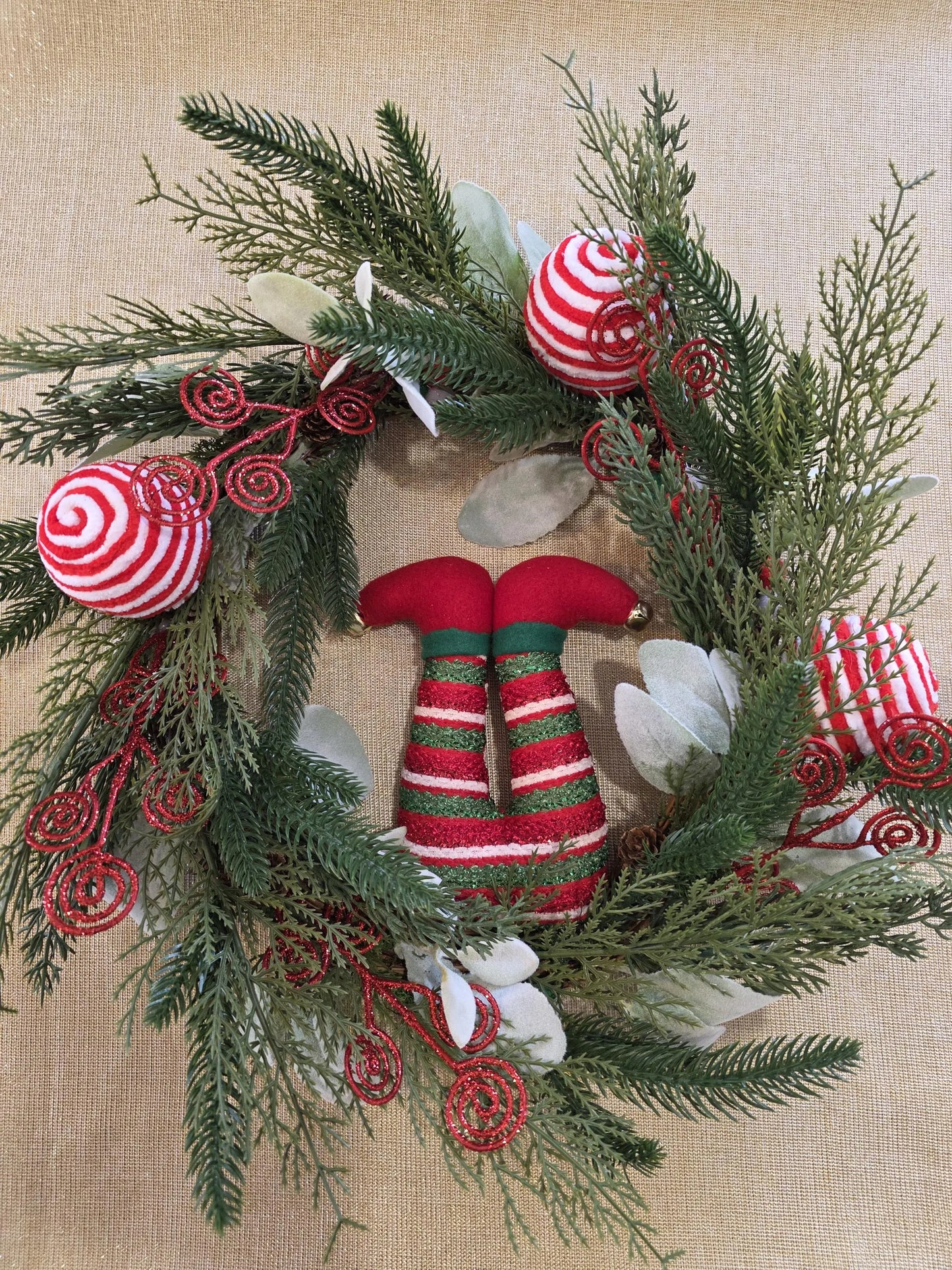 Le Lutin Farceur – Couronne de Noël artisanale unique