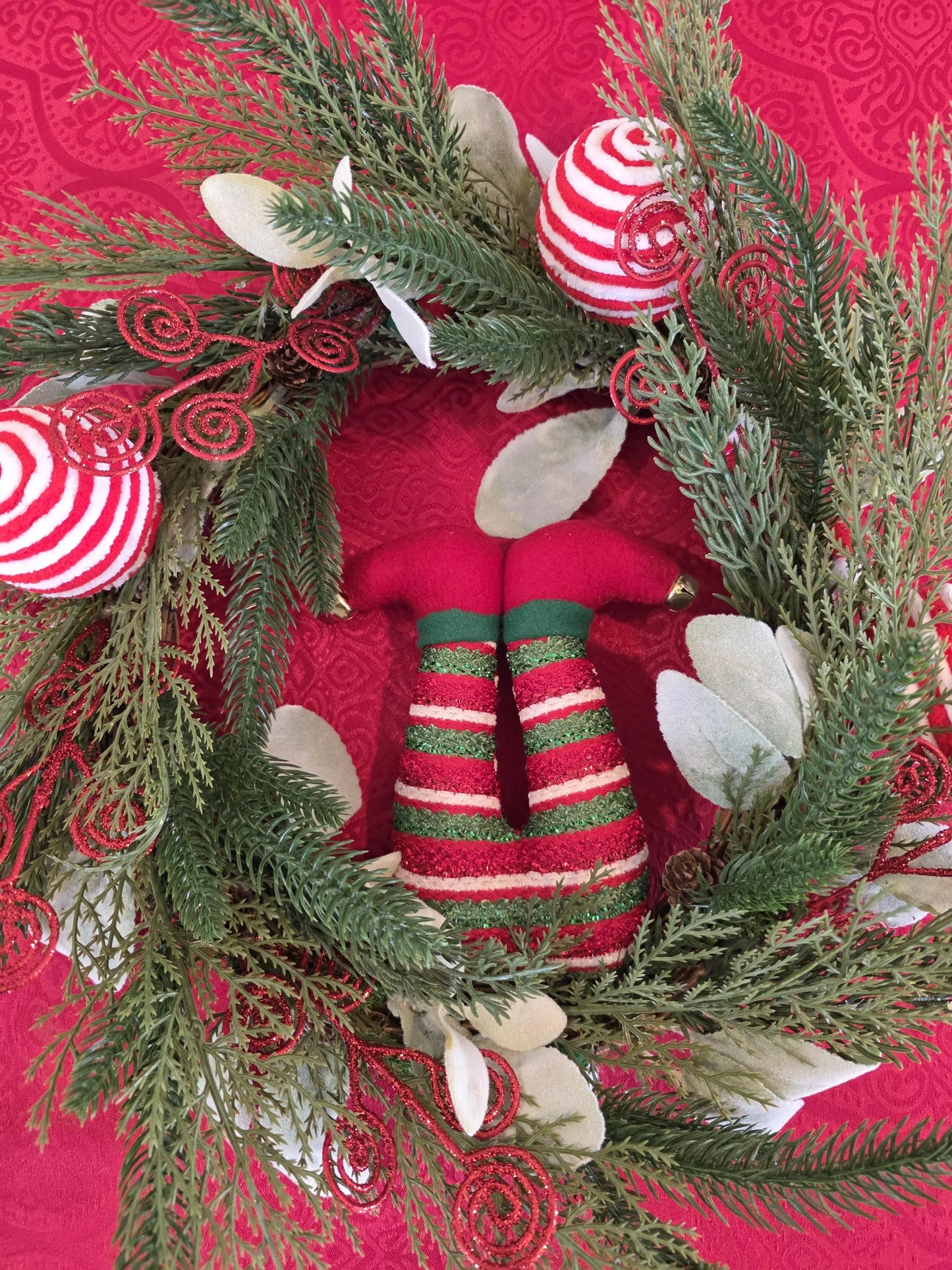 Le Lutin Farceur – Couronne de Noël artisanale unique