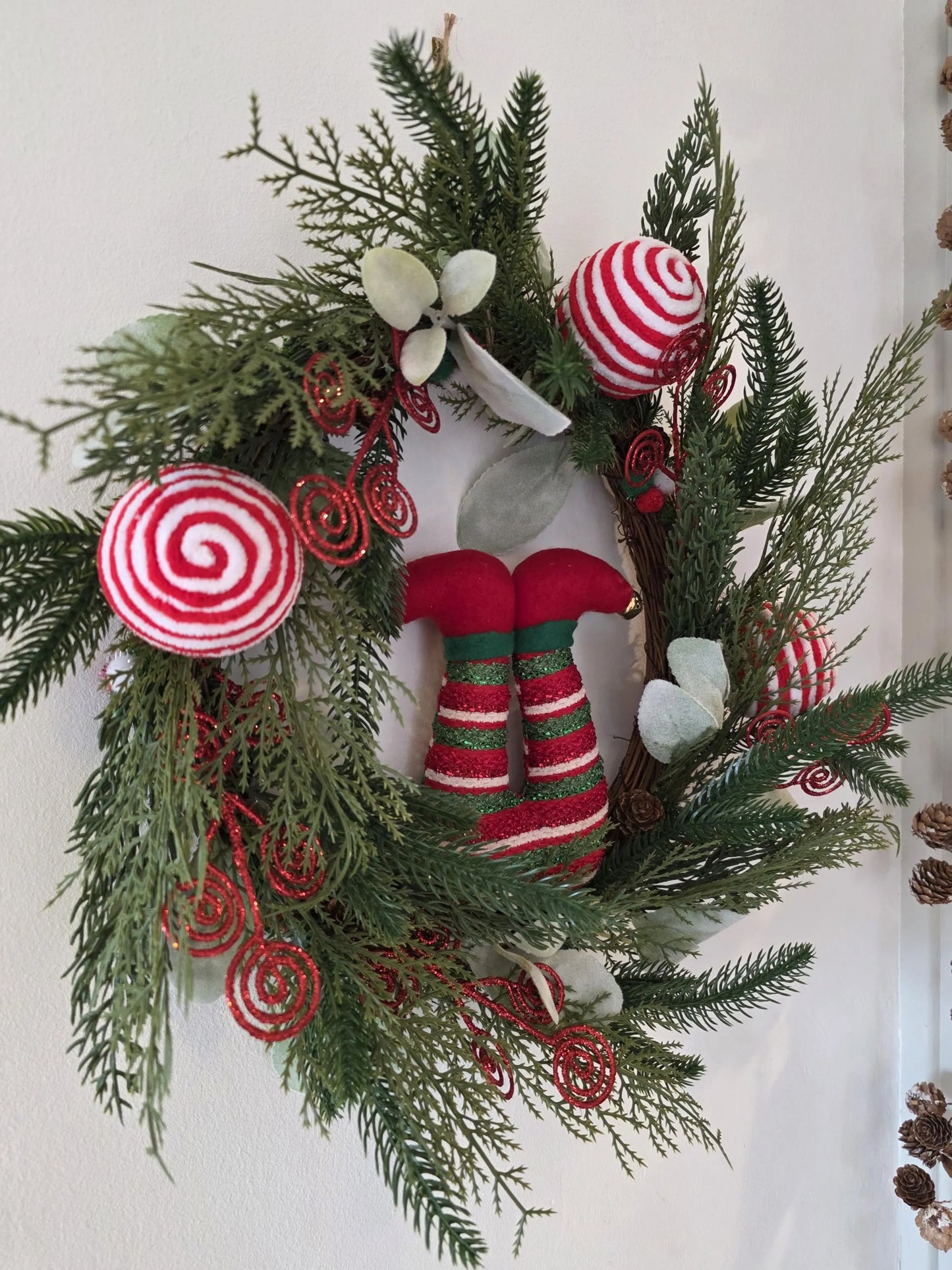 Le Lutin Farceur – Couronne de Noël artisanale unique