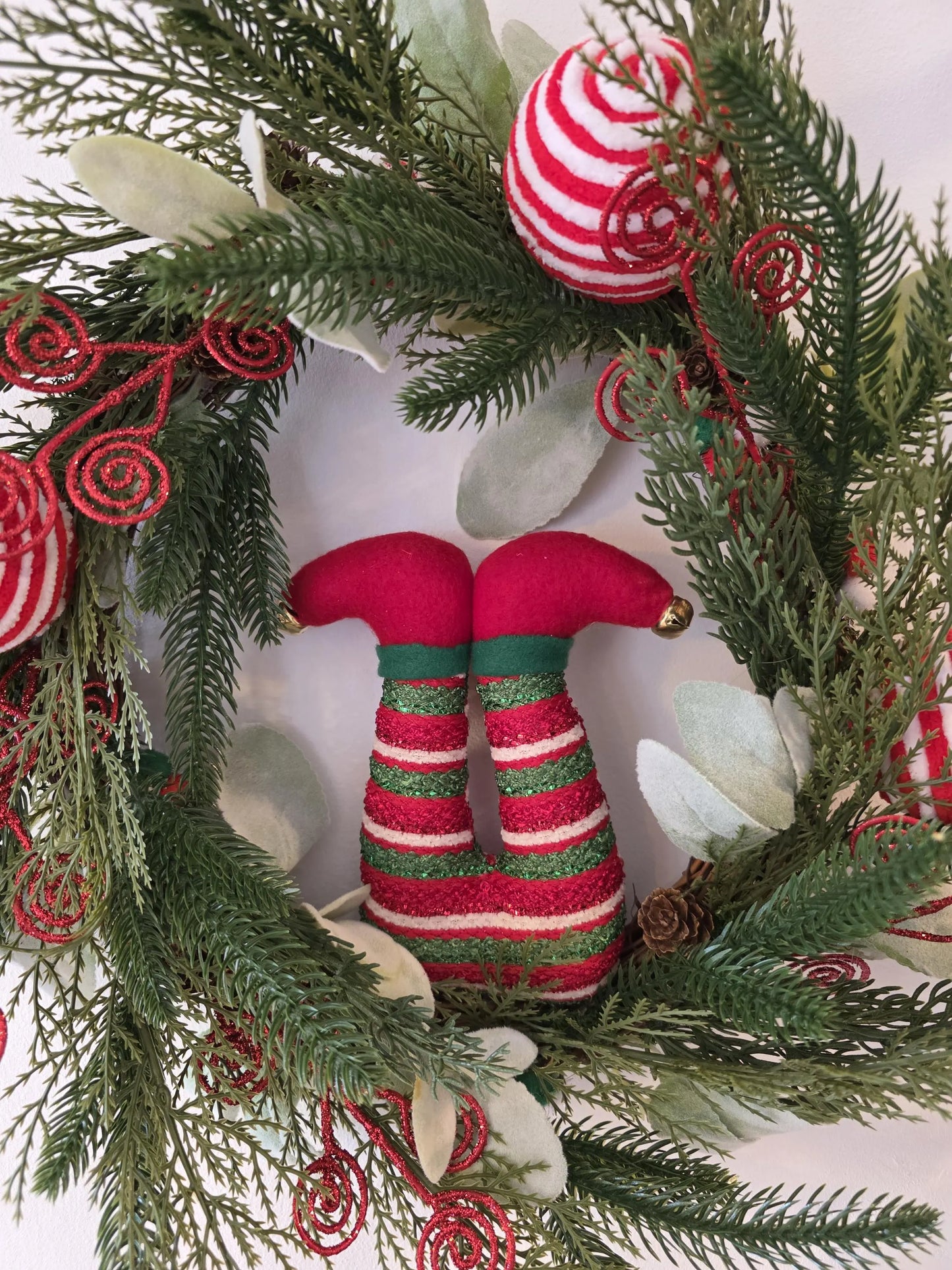 Le Lutin Farceur – Couronne de Noël artisanale unique