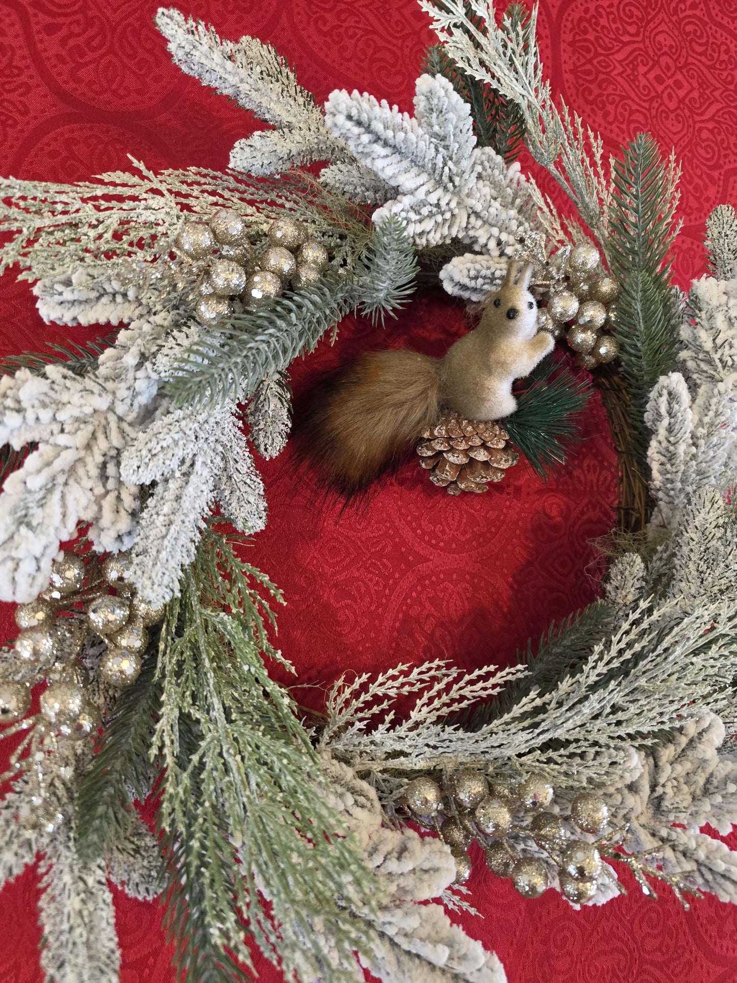 Écureuil Givré – Couronne de Noël artisanale unique