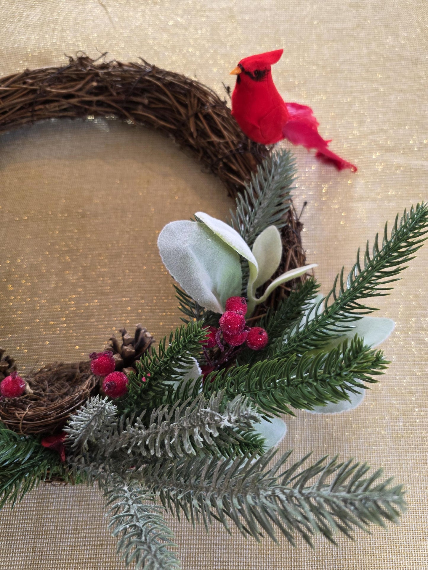 Cardinal du Jardin d’Hiver – Couronne de Noël artisanale unique