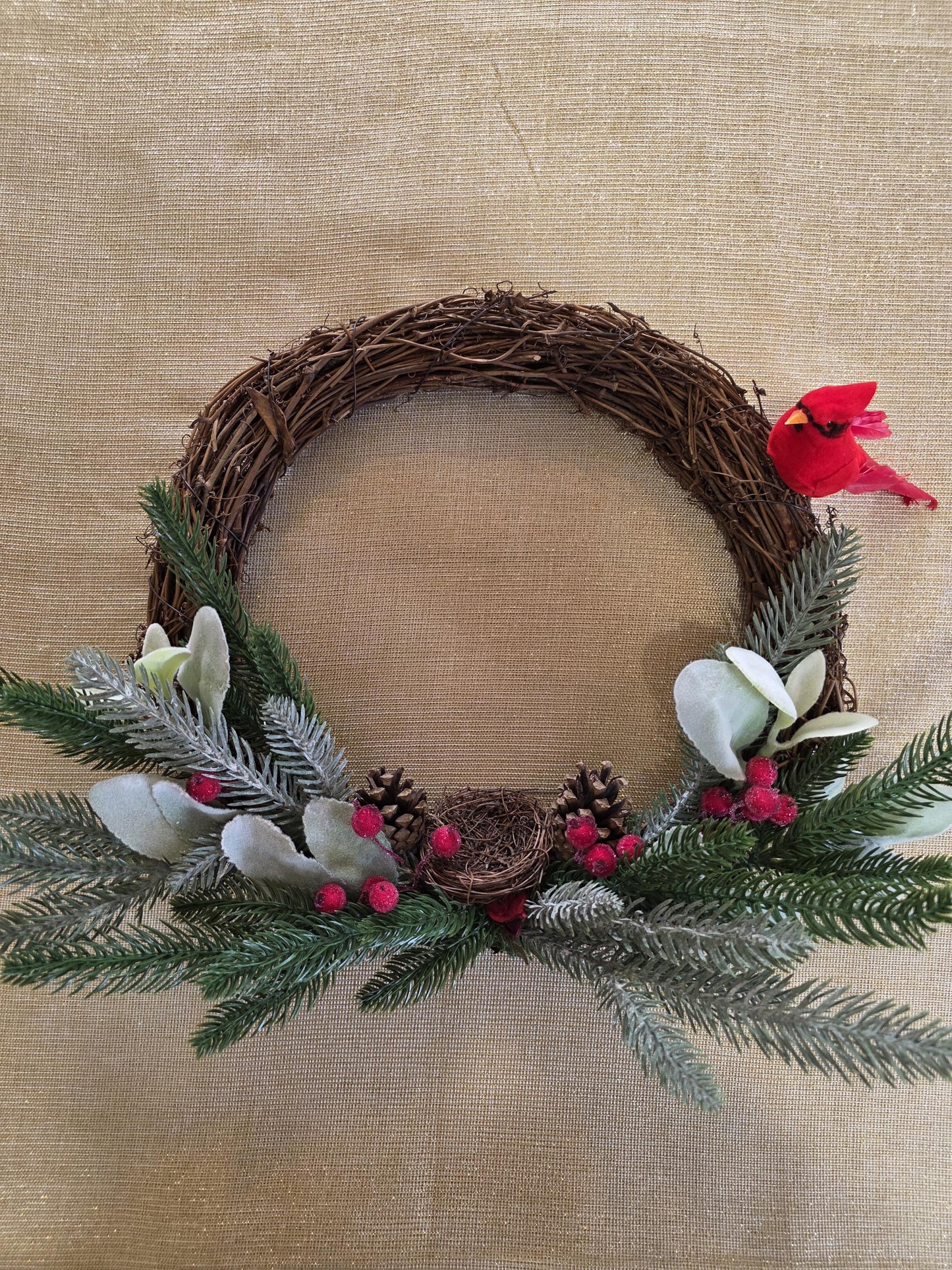 Cardinal du Jardin d’Hiver – Couronne de Noël artisanale unique