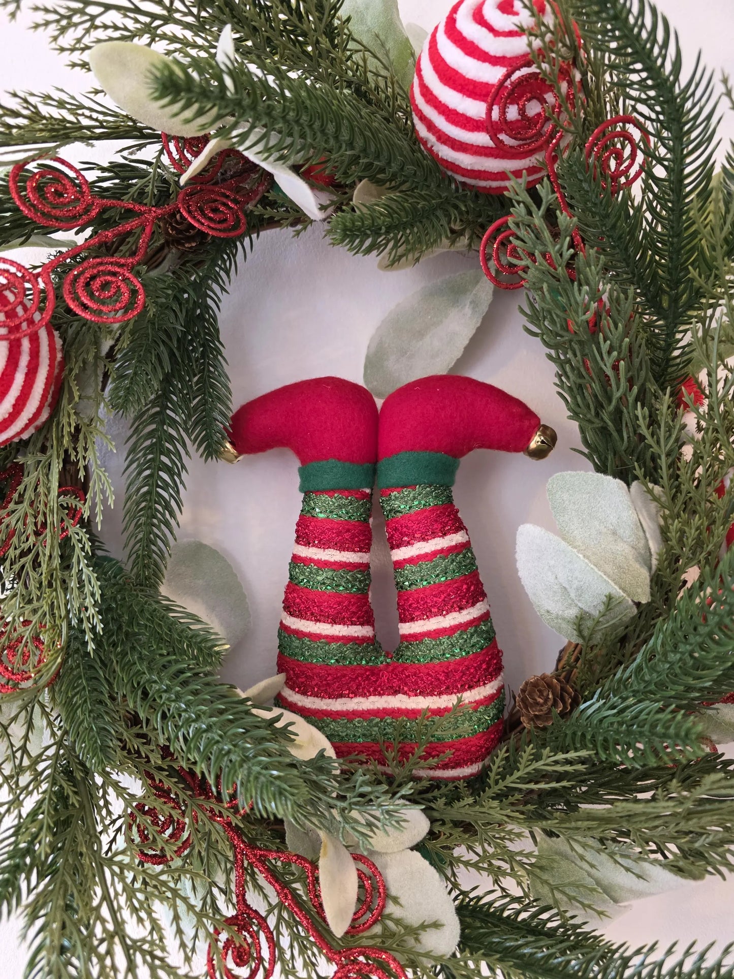 Le Lutin Farceur – Couronne de Noël artisanale unique